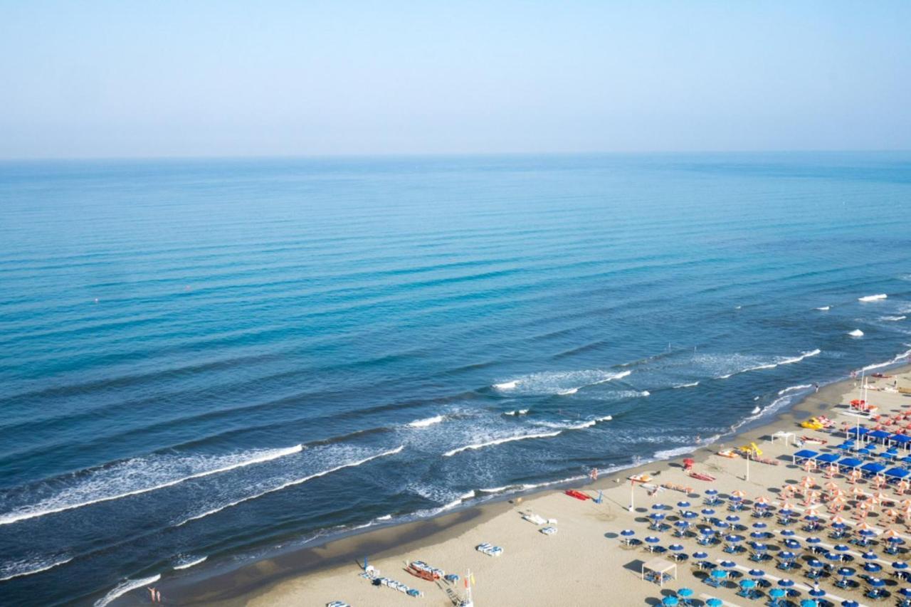 "Libeccio Apartment" Fronte Mare Con Garage Privato Lido di Camaiore Zewnętrze zdjęcie