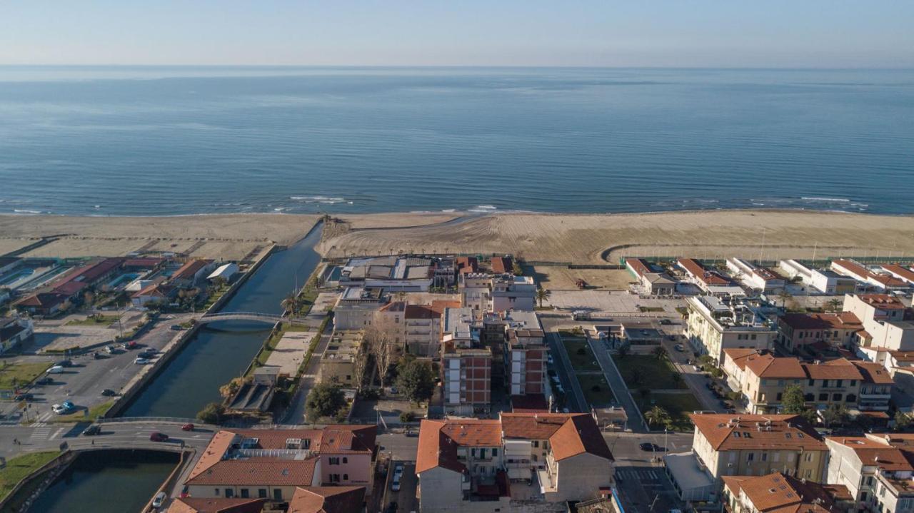"Libeccio Apartment" Fronte Mare Con Garage Privato Lido di Camaiore Zewnętrze zdjęcie